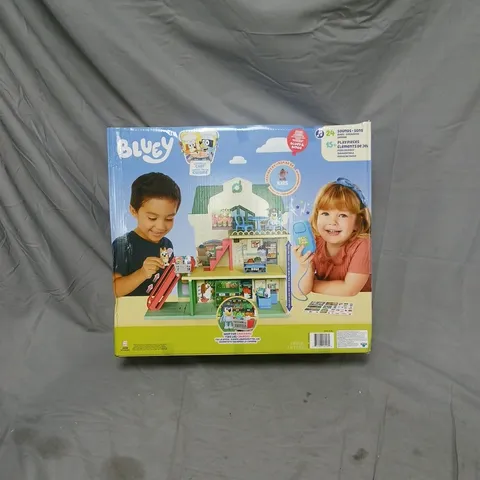 BLUEY SUPERMARKET PLAYSET – BOXED, WITH BLUEY & BINGO FIGURES