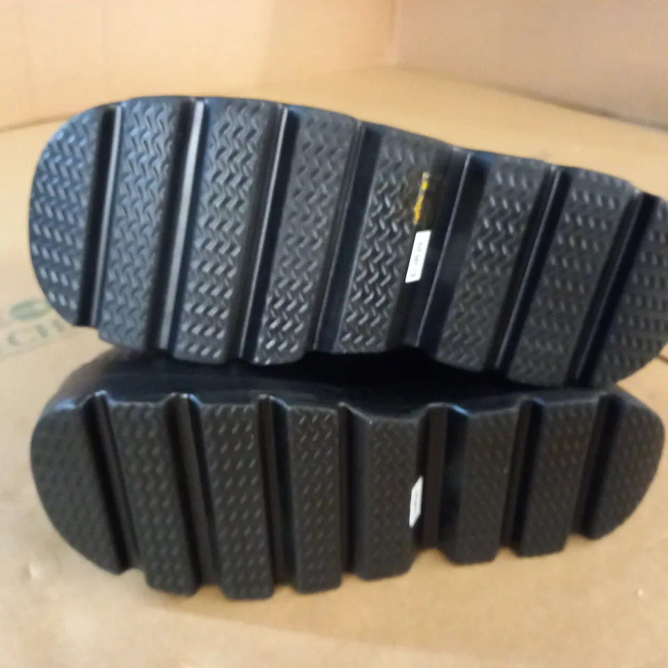 PAIR OG BLACK HIGH BOOTS WITH BUCKLE DETAIL - 39