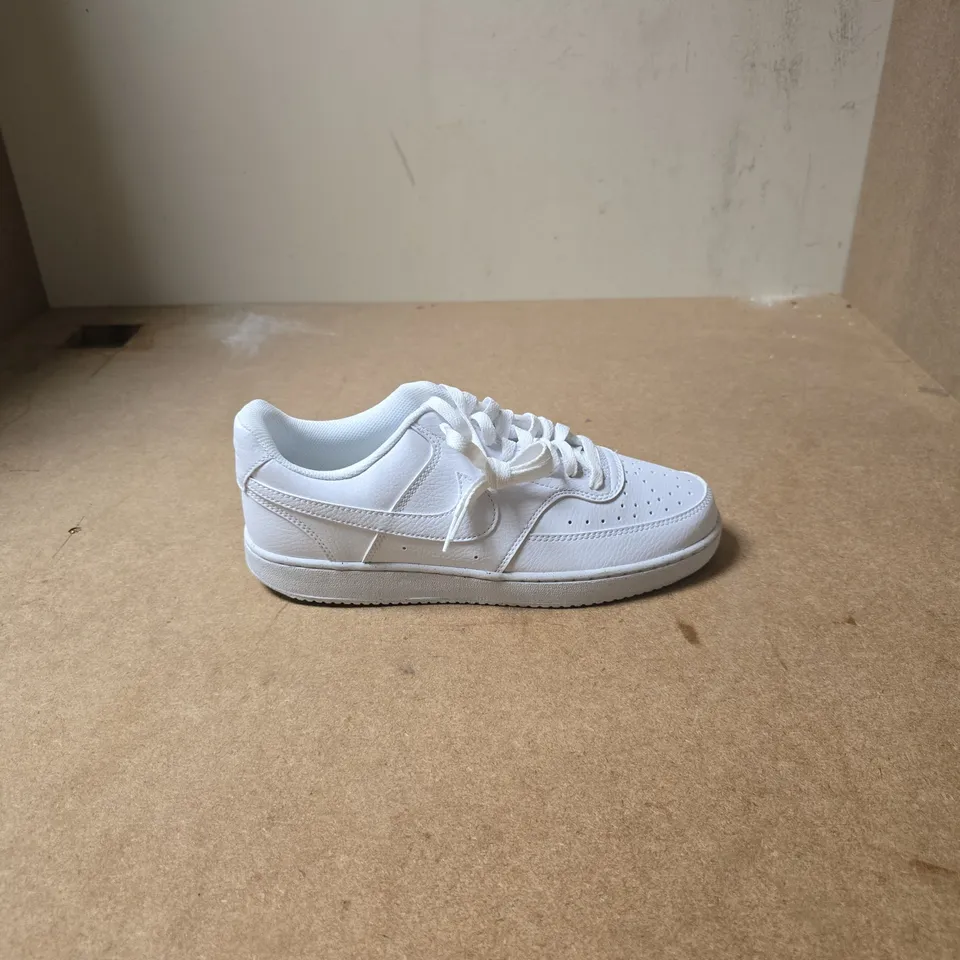 NIKE AIR FORCE 1 LOW WHITE SNEAKERS - UK SIZE 7.5 