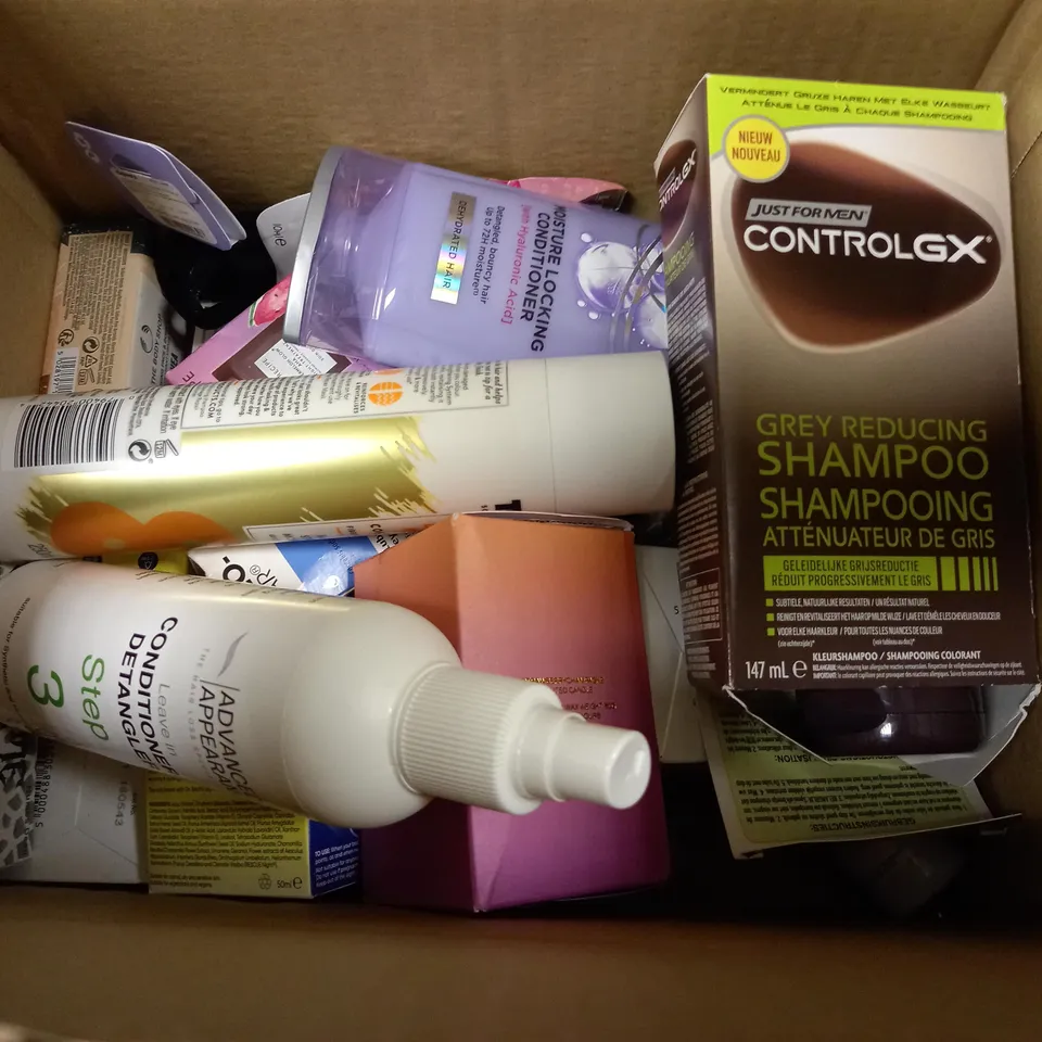 BOX OF APPROXIMATELY 20 ASSORTED COSMETIC ITEMS TO INCLUDE LOREAL CONDITIONER, SUNDAY SESH CANDLE, DAMAGE REPAIR CONDITIONER ETC