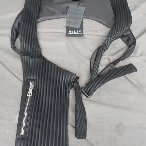 NVLTY PLEATED HARNESS - BLACK 