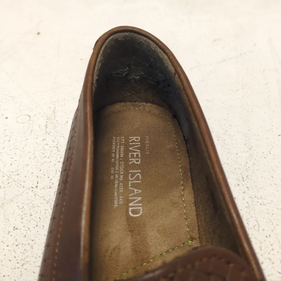 RIVER ISLAND MEN'S BROWN WOVEN LEATHER TASSEL LOAFER (UK 7)