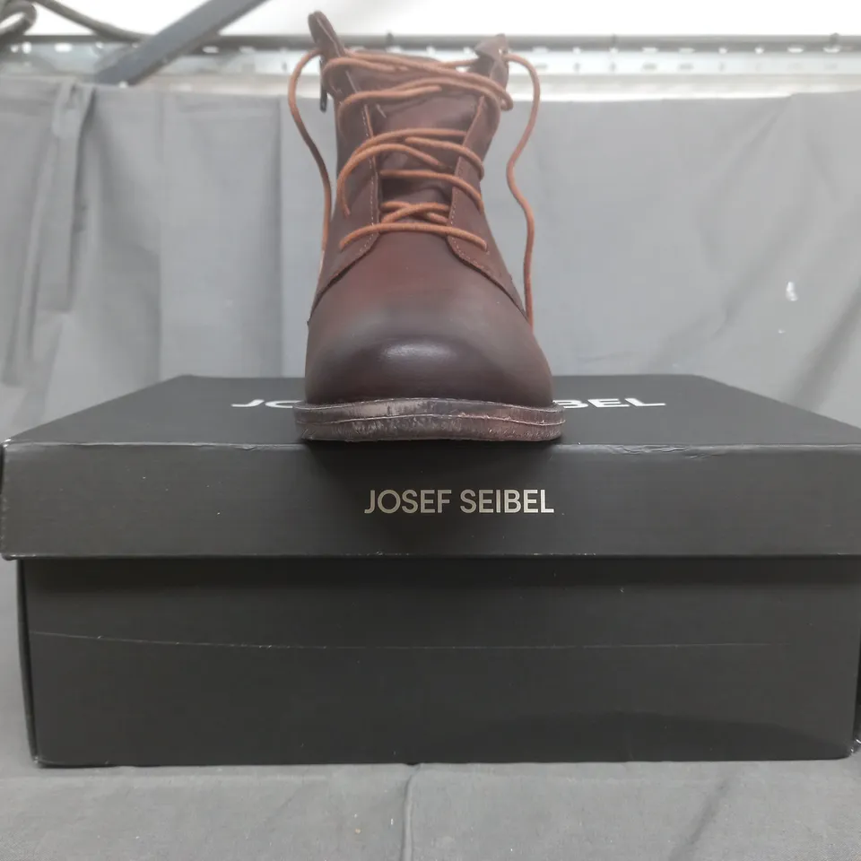 BOXED PAIR OF JOSEF SEIBEL SHOES IN CAMEL BROWN EU SIZE 42