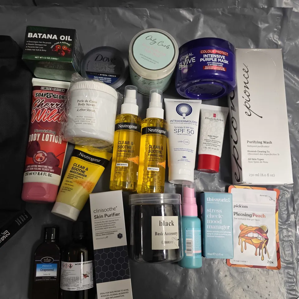 LOT OF APPROXIMATELY 30 ASSORTED HEALTH AND BEAUTY ITEMS TO INCLUDE PURIFYING WASH, INTENSIVE PURPLE MASK AND CLINISMOOTH SKIN PURIFIER