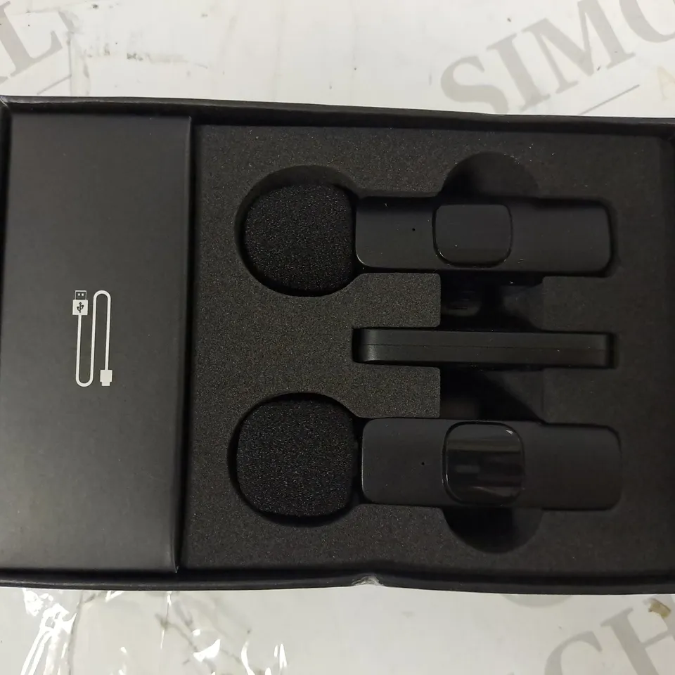 BOXED UNBRANDED WIRELESS LAVALIER MICROPHONE