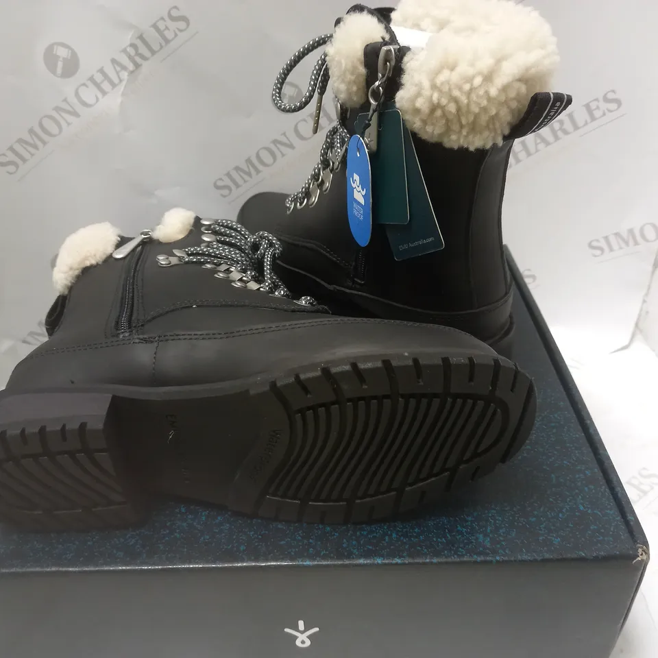 BOXED OKAB BLACK WATERPROOF BOOT - SIZE 7