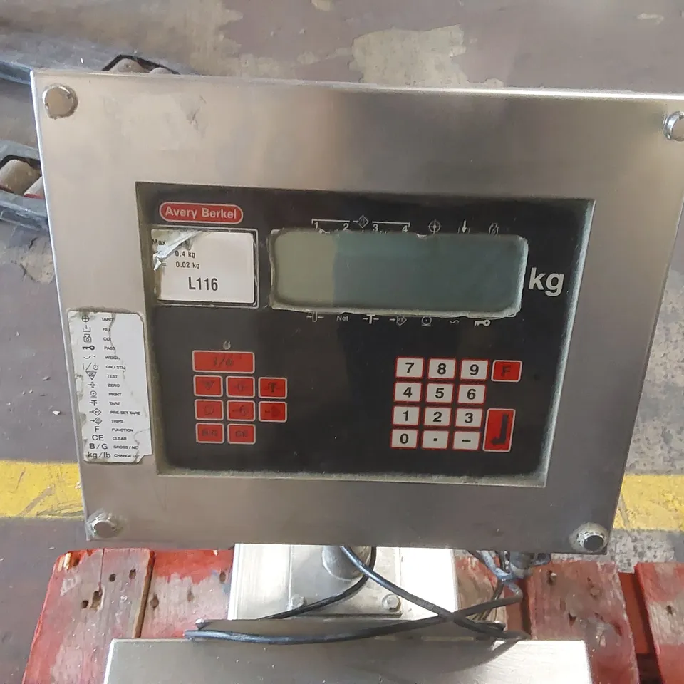 AVERY BERKEL COMMERCIAL SCALE