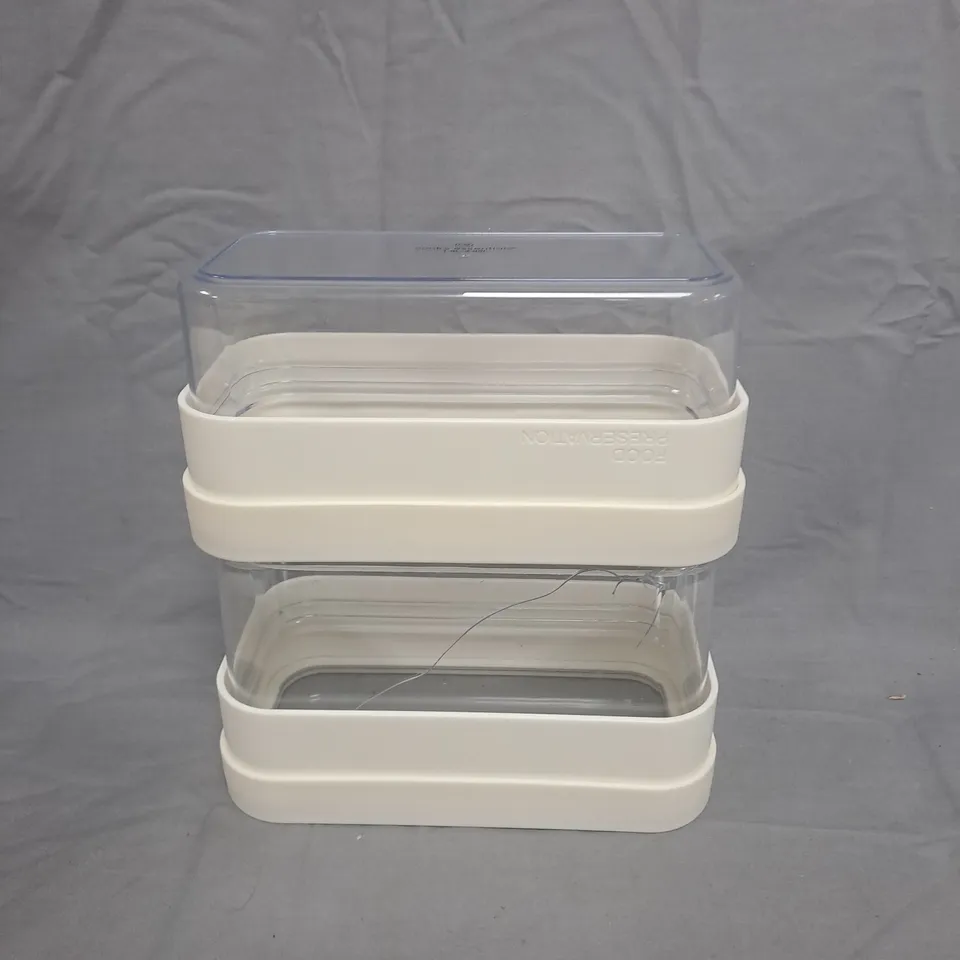 STACKABLE CLEAR STORAGE CONTAINERS WITH WHITE LIDS 