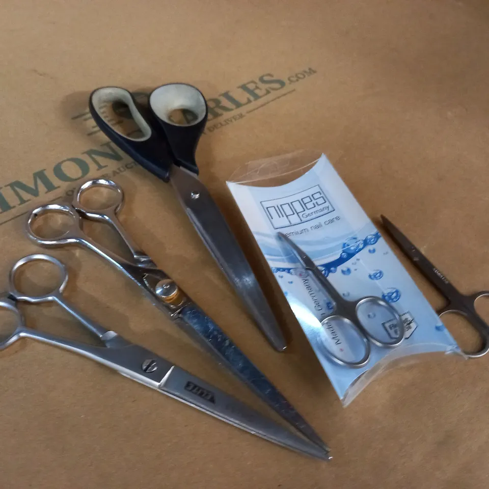 LOT OF 5 ASSORTED PAIRS OF SCISSORS