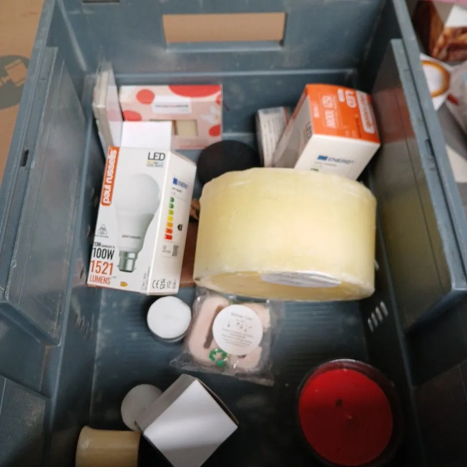 APPROXIMATELY 15 ASSORTED HOUSEHOLD PRODUCTS TO INCLUDE LIGHT BULBS STRAWBERRIES & CREAM CANDLE AND HAPPY BIRTHDAY CANDLE 