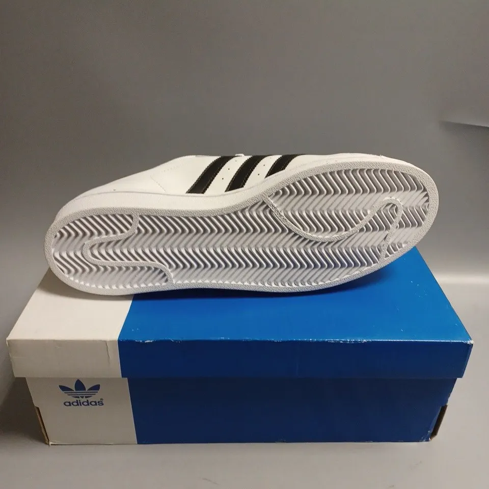 BOXED ADIDAS SUPERSTAR ORIGINALS WHITE/CORE BLACK TRAINERS - 10