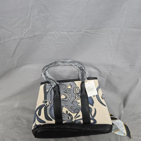 BOX OF APPROXIMATELY 15 ASSORTED ITEMS TO INCLUDE: FLORAL PRINT BAG AND DUNLOP DRIVING GLASSES