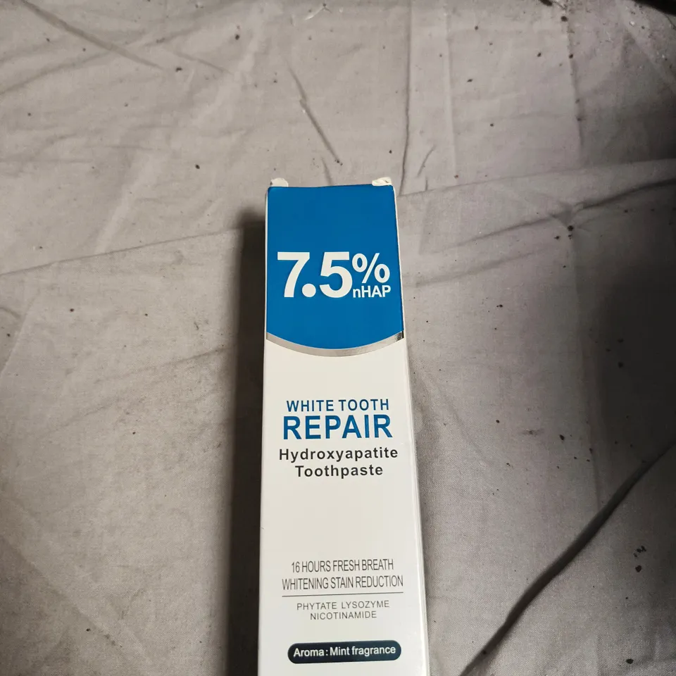 APPROXIMATELY 18 ASSORTED HEALTH & BEAUTY PRODUCTS INCLUDING ISOSKIN CLEANSING , SOLUTION WHITE TOOTH REPAIR AND SQUATCH MENS NATURAL SOAP 