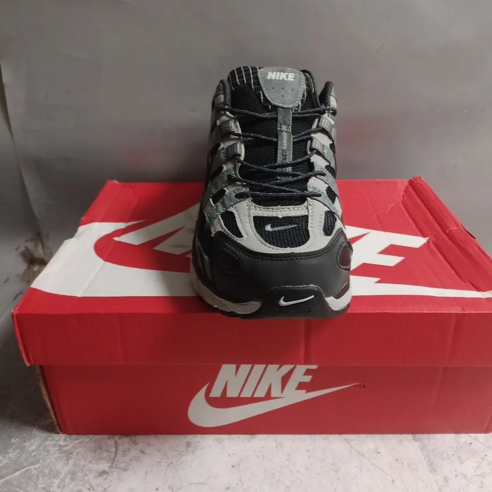 BOXED PAIR OF NIKE P-6000 TRAINERS IN GREY/BLACK SIZE UK 7.5