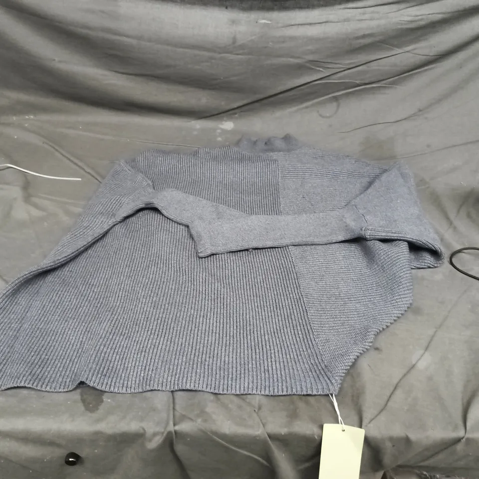 (BAGGED) HALARA GREY KNIT SWEATER SIZE M