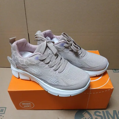 URBAN JACKS JAVELIN BLUSH SNEAKERS β SIZE 4