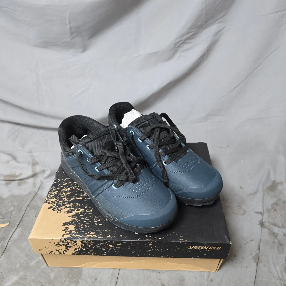 BODY GEOMETRY BLUE/ARTIC BLUE TRAINERS BOXED SIZE 7