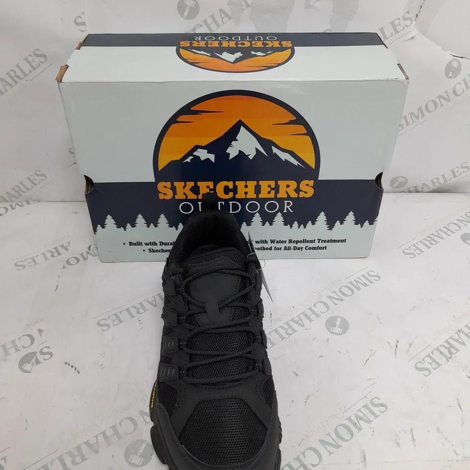 BOXED SKECHERS MEN'S SKECH-AIR ENVOY TRAINERS, BLACK - SIZE 7