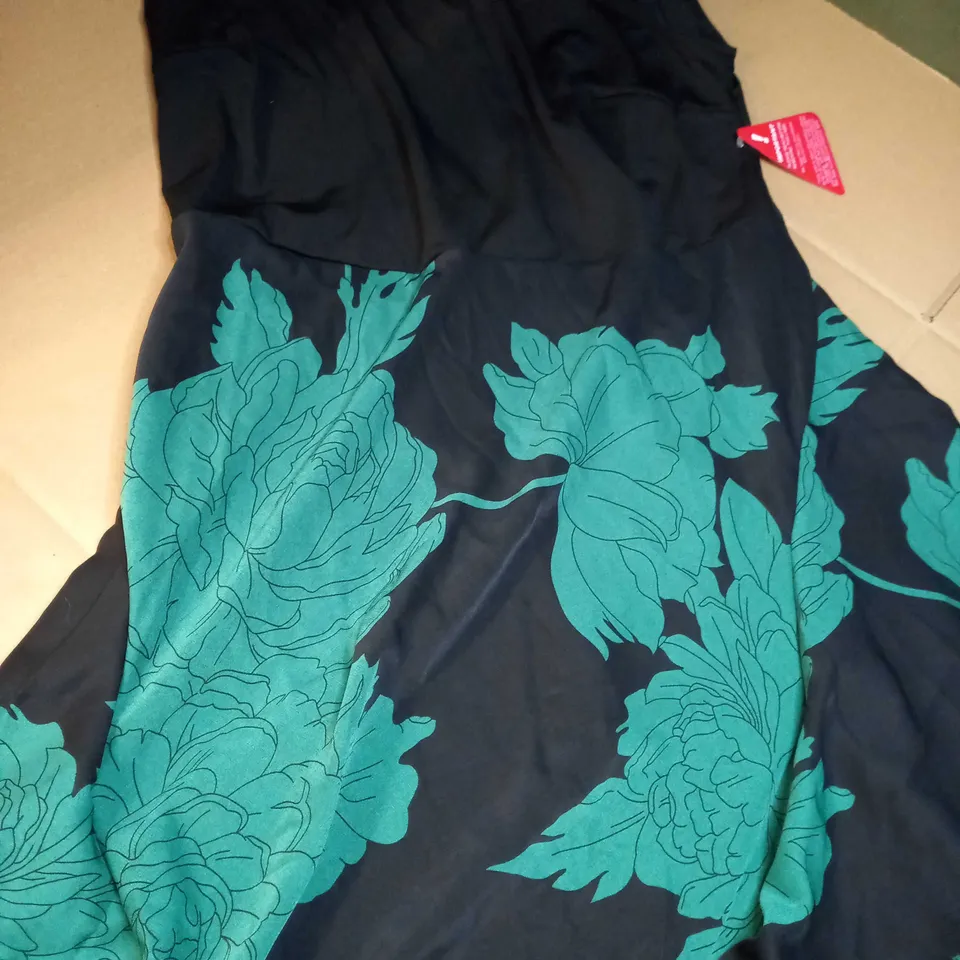 AX PARIS CURVES GREEN/BLACK MIDI DRESS - SIZE 18