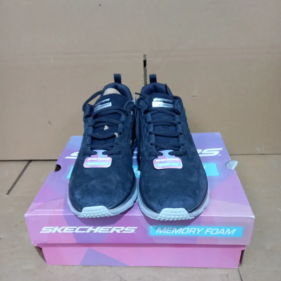 SKECHERS FASHION FIT LACE UP TRAINER NAVY - SIZE 5