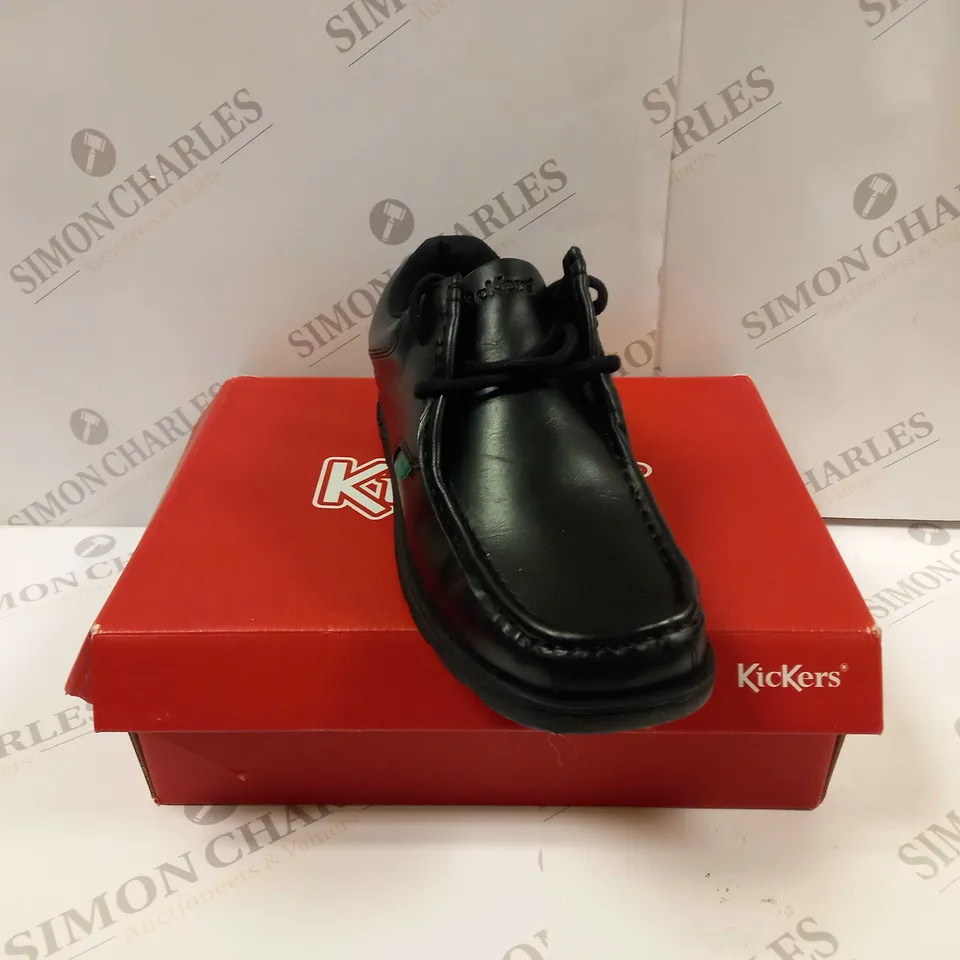 BOXED PAIR OF KICKERS FRAGMA BOYS LACE UP SHOES IN BLACK UK SIZE 8 