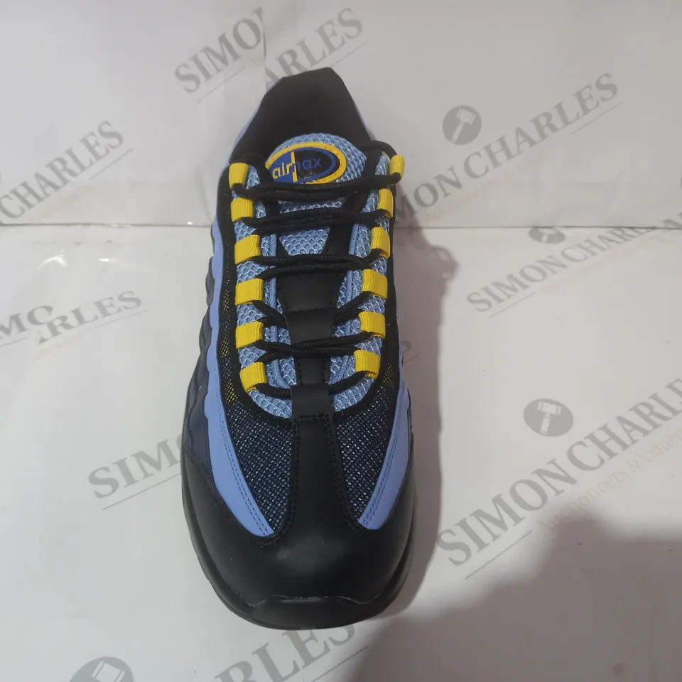 BOXED PAIR OF NIKE AIR MAX TRAINERS IN BLUE/NAVY/BLACK UK SIZE 8.5