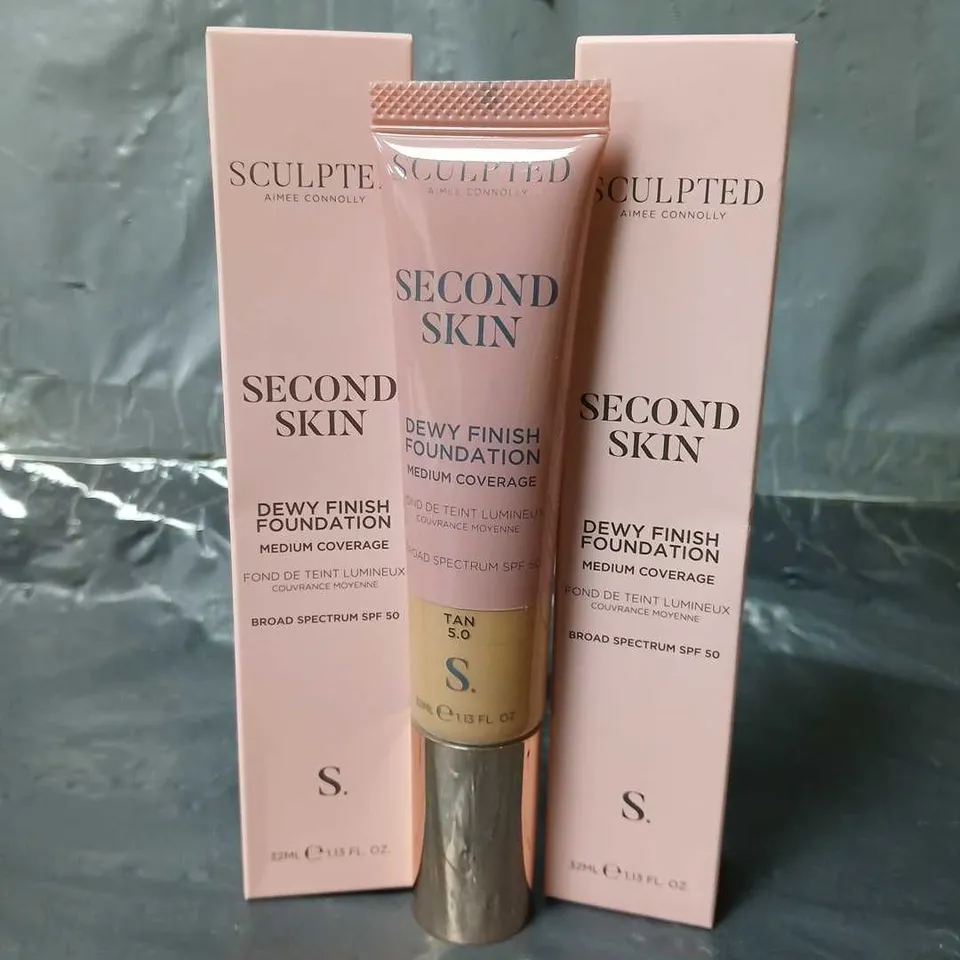 2 BOXED SCULPTED AIMEE CONNOLLY SECOND SKIN DEW FINISH FOUNDATIONS IN TAN 5.0