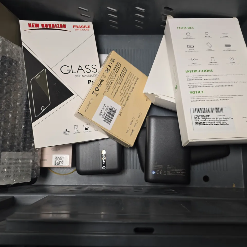APPROXIMATELY 10 ASSORTED ITEMS TO INCLUDE - POWER BANK , ANTI BURST CASE ETC