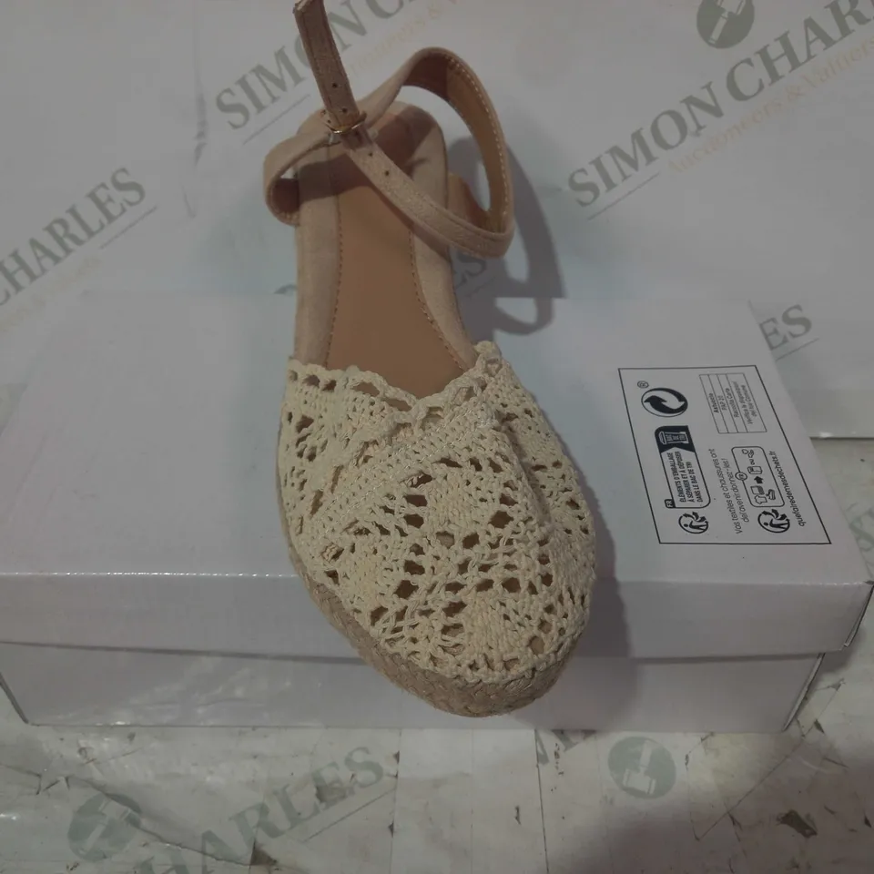 BOXED PAIR OF DESIGNER CLOSED TOE WEDGE SANDALS IN BEIGE EU SIZE 41