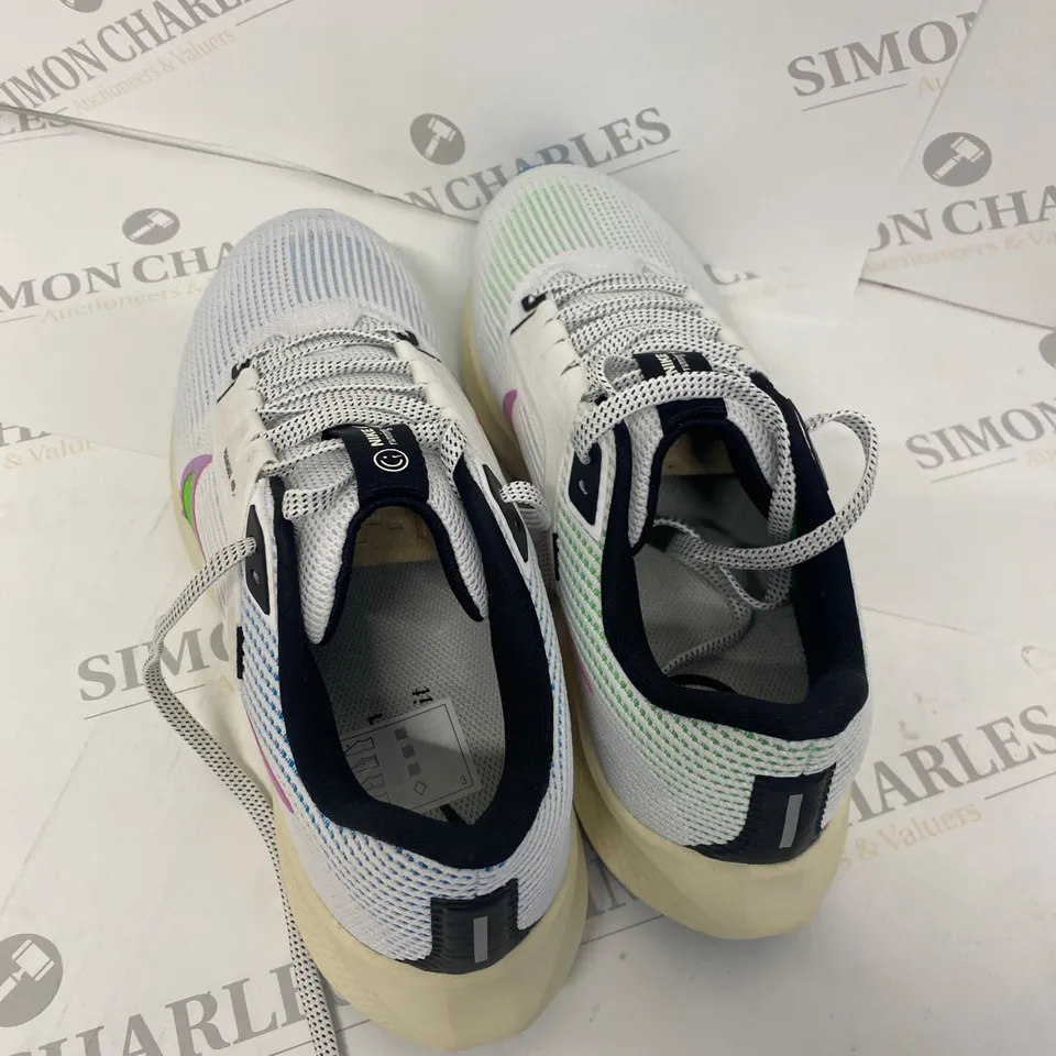 PAIR OF NIKE PEGASUS GREEN/BLUE TRAINERS SIZE 8.5