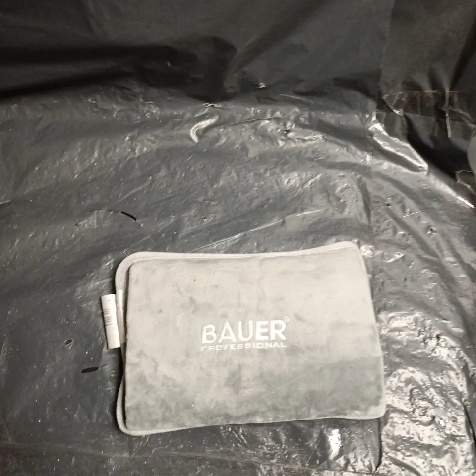 BOX OF APPROXIMATELY 10 ASSORTED ITEMS TO INCLUDE: ELECTRIC HOT WATER BOTTLE AND MINI YANKEE CANDLES