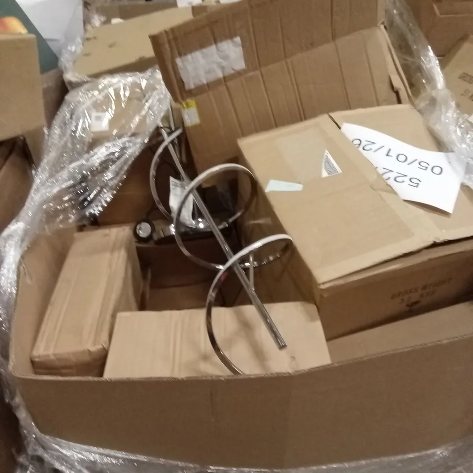 PALLET TO CONTAIN A LARGE QUANTITY OF DESIGNER HOME LIGHTING GOODS AND PRODUCTS