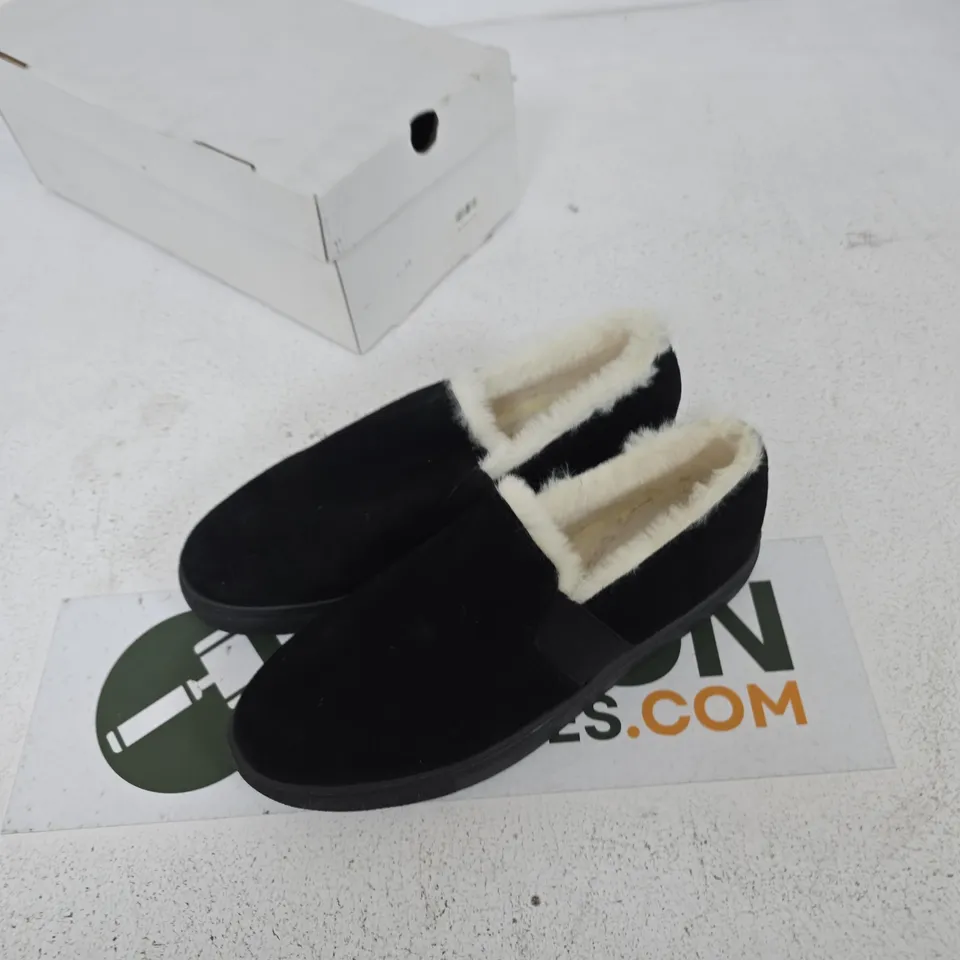 RAVEL FUR-LINED SLIPPERS, BLACK – UK 6