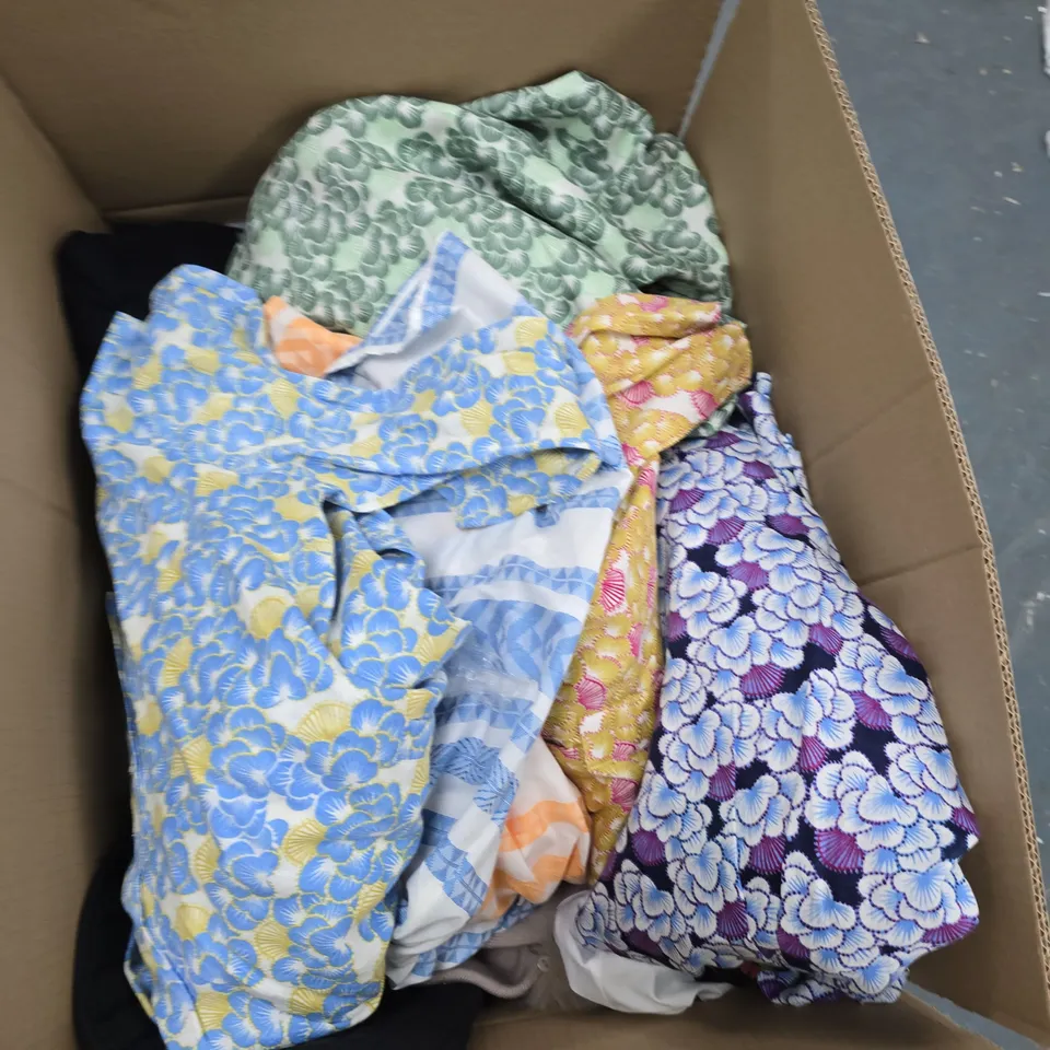 BOX OF APPROXIMATELY 20 ASSORTED ITEMS TO INCLUDE: PLASTIC CONTAINERS AND IPAD MINI 4 CASE