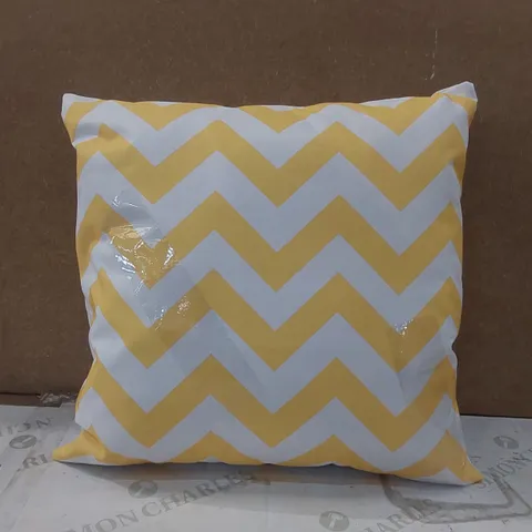 BAGGED LORI CUSHION RESISTANT CUSHION WITH INSERT INDOOR/OUTDOOR CHEVRON