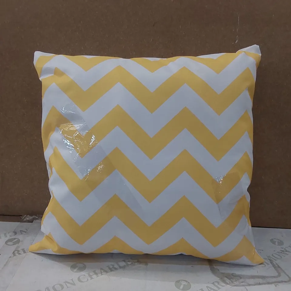 BAGGED LORI CUSHION RESISTANT CUSHION WITH INSERT INDOOR/OUTDOOR CHEVRON