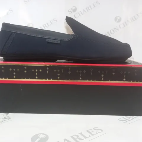 BOXED PAIR OF TED BAKER VALLANT SLIPPERS IN NAVY EU SIZE 44