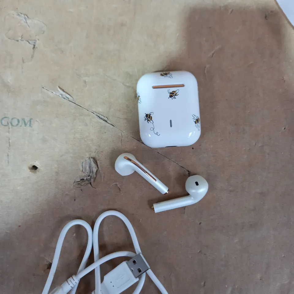 CATH KIDSTON TRUE WIRELESS EARBUDS