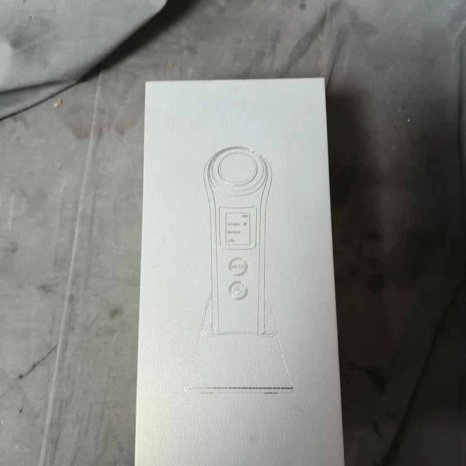 BOX OF APPROXIMATELY 20 ASSORTED ITEMS TO INCLUDE: HOT AND COLD FACIAL DEVICE AND FACE MASSAGE DEVICE