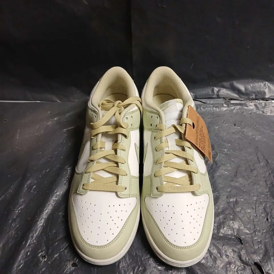 NIKE DUNK LOW SNEAKERS – UK SIZE 9.5
