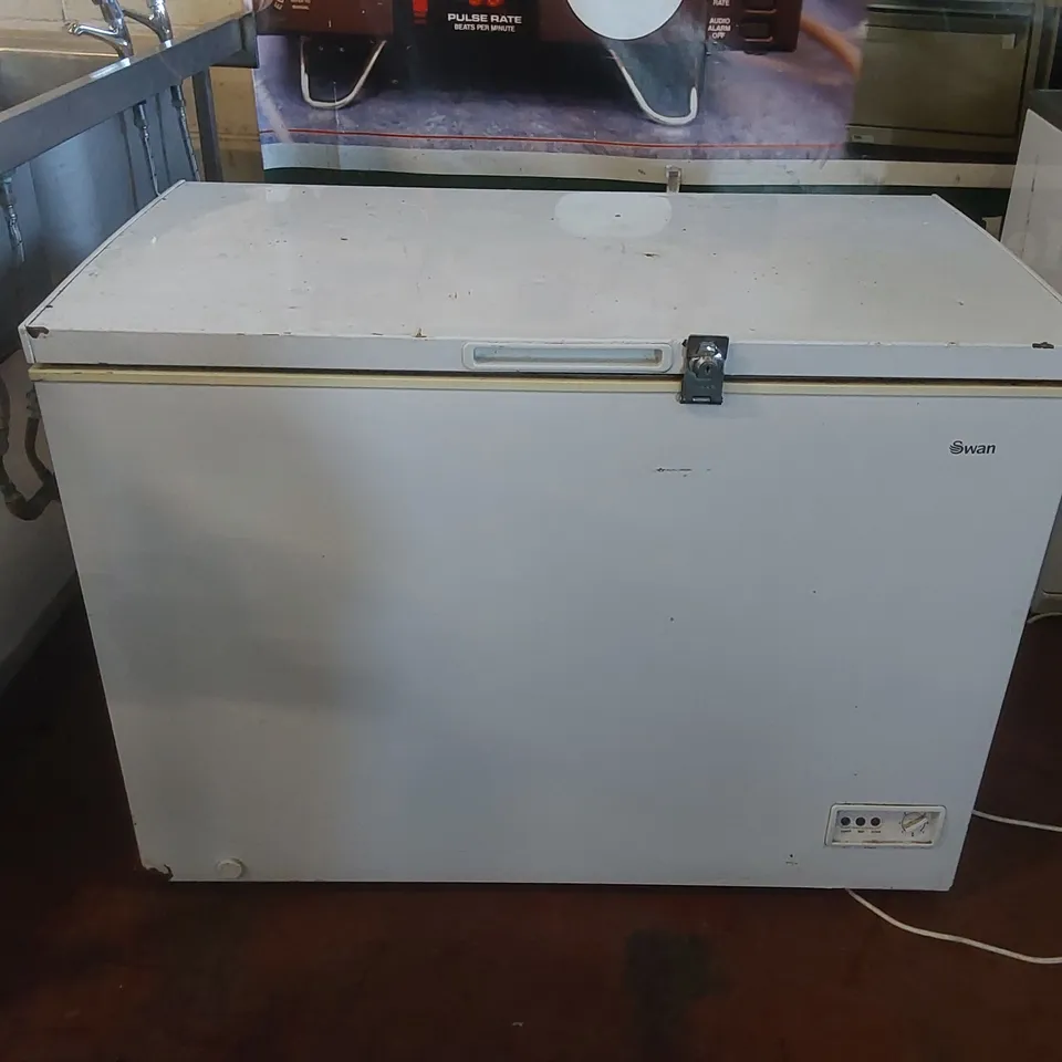 SWAN SR4180W CHEST FREEZER