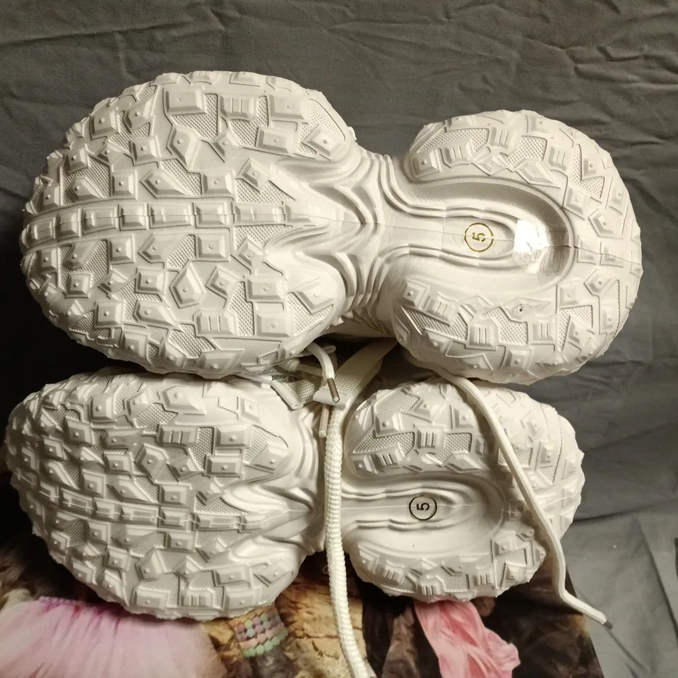 BOXED PAIR OF FROZEN SHORES MEGA CHUNKY TRAINERS IN VANILLA - UK 5