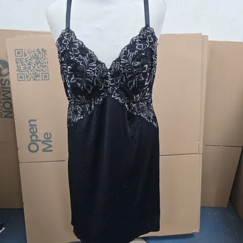 BONPRIX BLACK LACE CUP SLIP SIZE 22