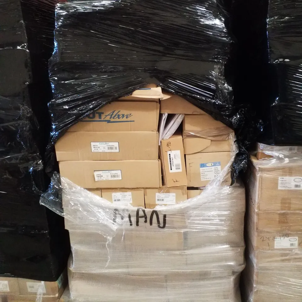 PALLET CONTAINING LARGE QUANTITY OF ASSORTED GREETINGS CARDS