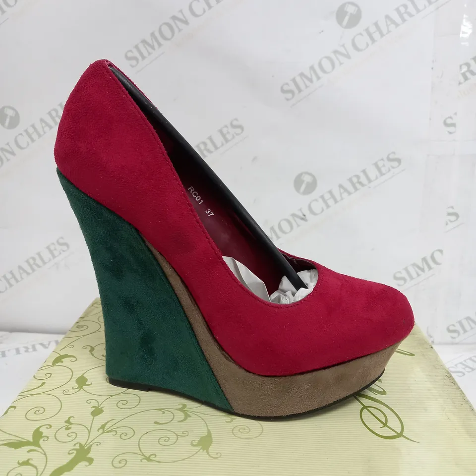 BOX OF APPROXIMATELY 10 ASSORTED PAIRS OF SHOES TO INCLUDE BLACK LOW SHOE, JUNIOR SHELL TOE, RED HIGH HEELS ETC