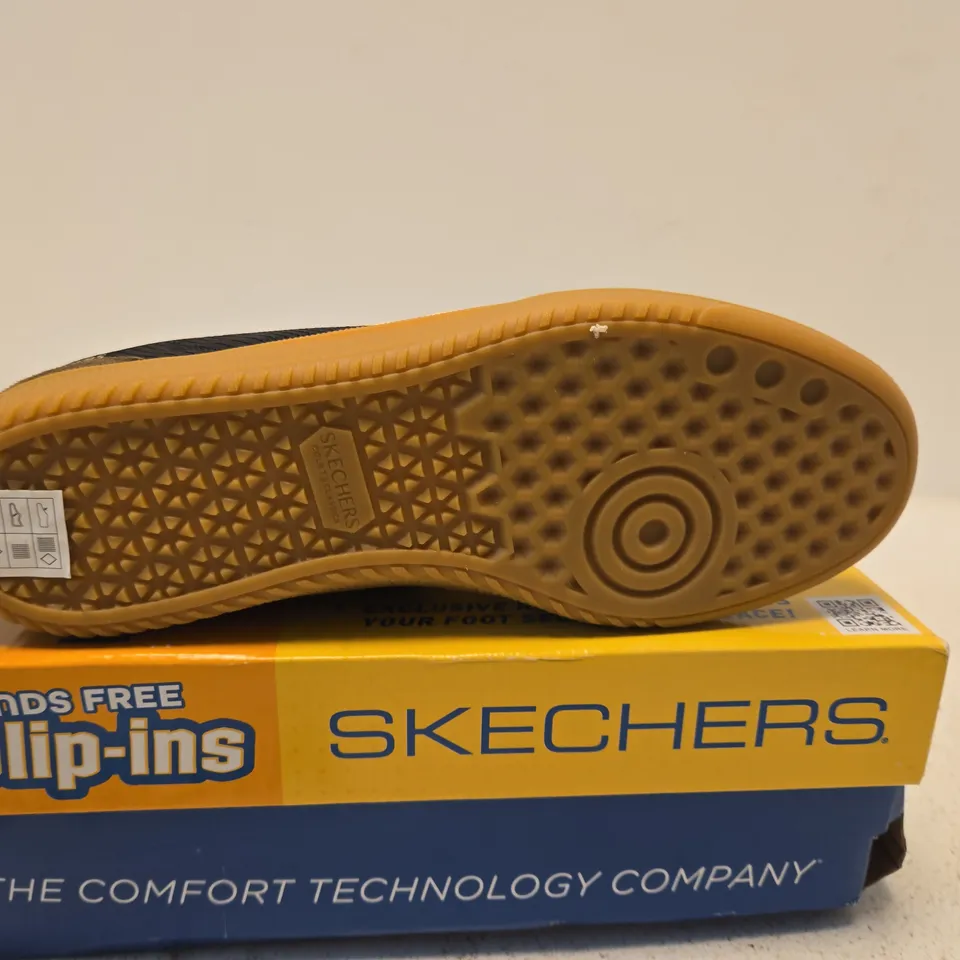BOXED PAIR OF SKECHERS SLIP-ONS (UK 7 / US 10) – MEN'S FOOTWEAR, BOXED