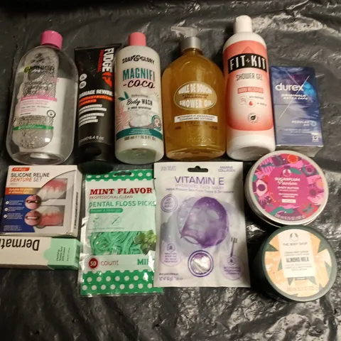 LOT OF APPROXIMATELY 25 ASSORTED HEALTH AND BEAUTY ITEMS TO INCLUDE DUREX, BODY SHOP AND SOAP & GLORY