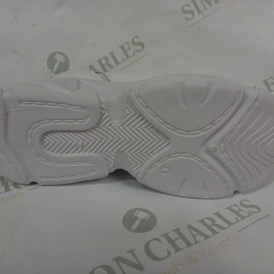 PAIR OF BOKENA FASHION TRAINERS IN WHITE SIZE 3