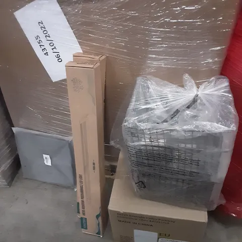LARGE PALLET OF ASSORTED HOMEWARE ITEMS TO INCLUDE AQUARIUM LIGHTS, LAUNDRY HAMPERS, WINE RACK ETC
