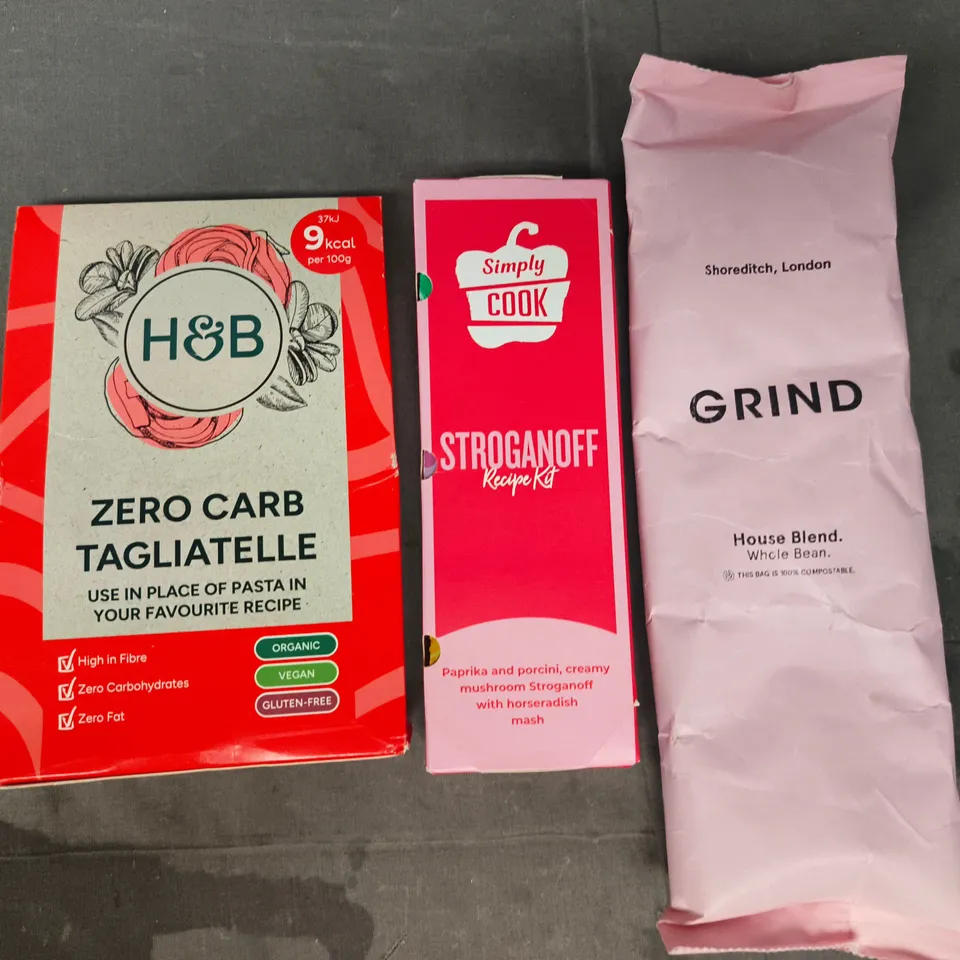 APPROXIMATELY 8 ASSORTED FOOD AND DRINK ITEMS TO INCLUDE GRIND COFFEE, RECIPE KIT, ETC